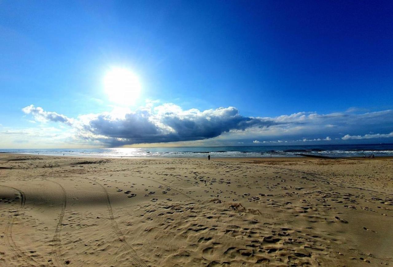 Ruim Zonnig Appartement Op 50M Van Strand Oostende Eksteriør bilde